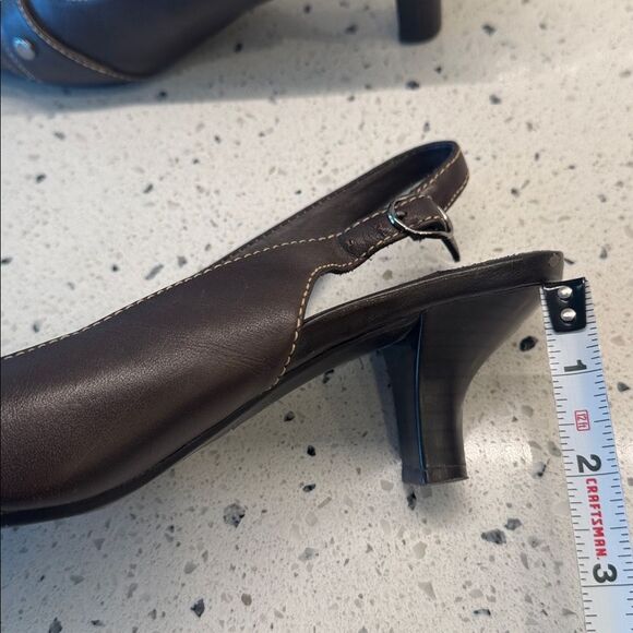 Aerosoles Y2K Brown Leather Slingback Heels Buckle details Women’s Size 7.5 GUC - Picture 4 of 12